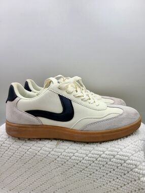 Low-Top Cream & Black Leather-Suede Sneakers with Gum Sole